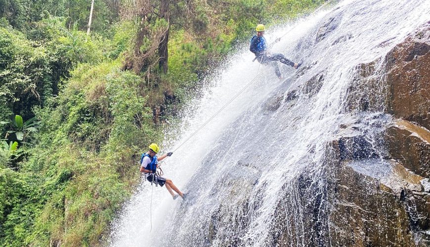 Tour đu dây vượt thác Đà Lạt - Canyoning Tour